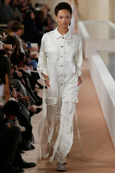 Look 28